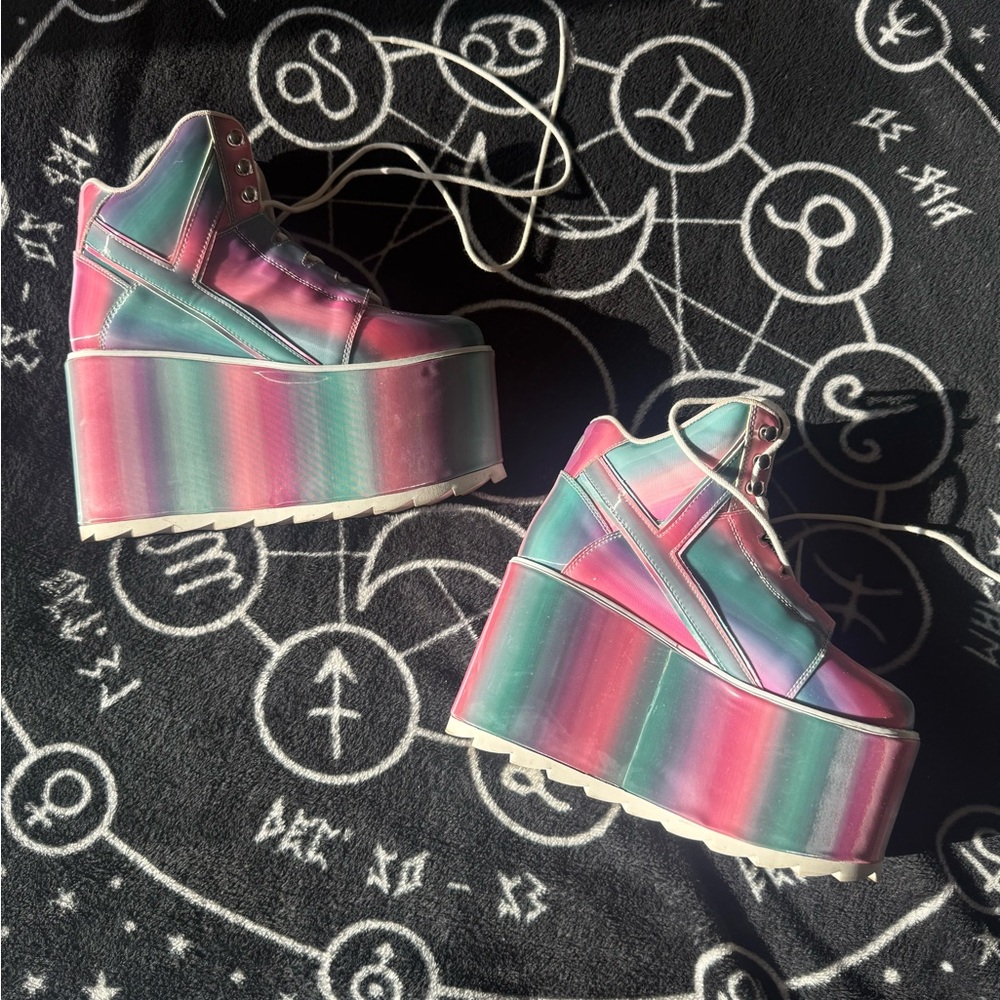 TEMP UNAVAILABLE - 
YRU QOZMO Holographic Platform Sneaker